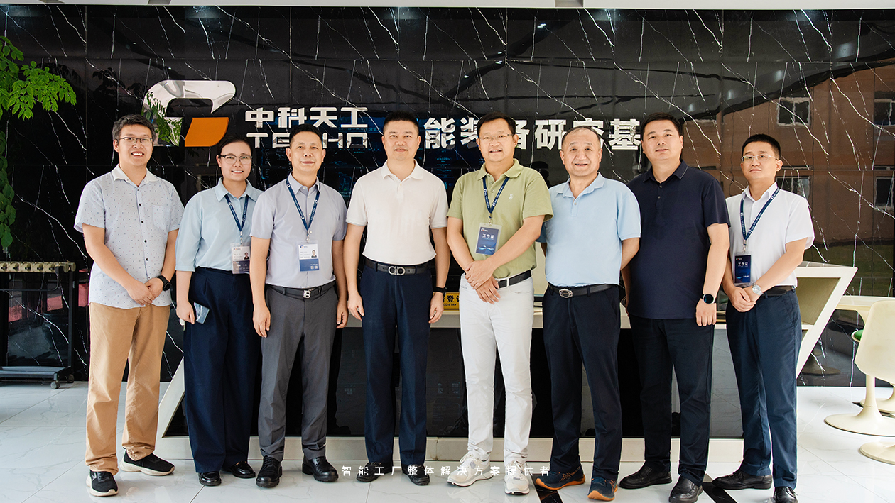 合影.jpg 合影.jpg